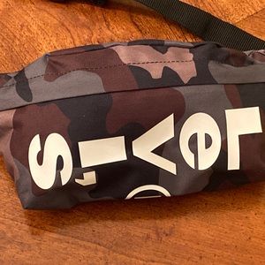 Levi's Camo Fanny Bag Belt Bag Bum Bag Crossbody Bag Shoulder Bag